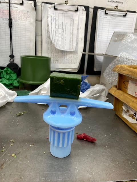 Wax cleat with feed gate added